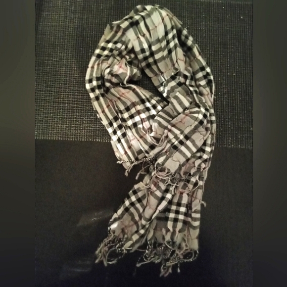 Gray Plaid Long Fringed Scarf - Picture 2 of 2